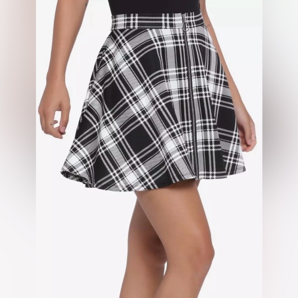 Hot Topic Plaid Black & White Mini Skater Skirt High Waisted O Ring Zipper Sz. S